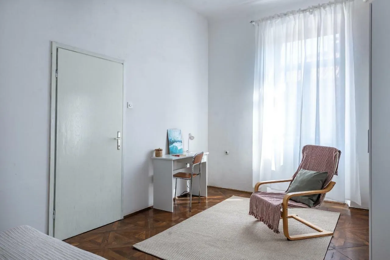 Apartment Bloom - Pula City Center
