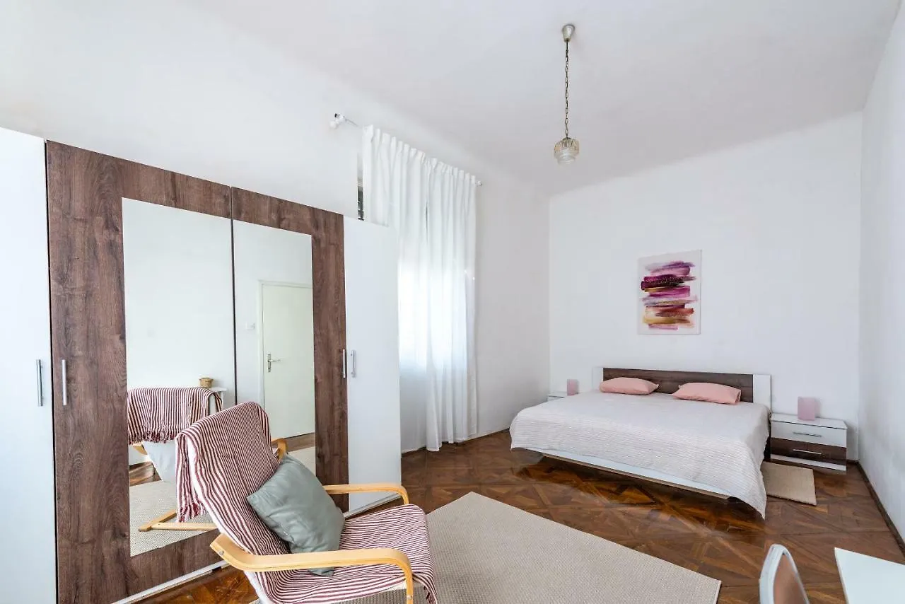 Apartment Bloom - Pula City Center 0*,  Croatia